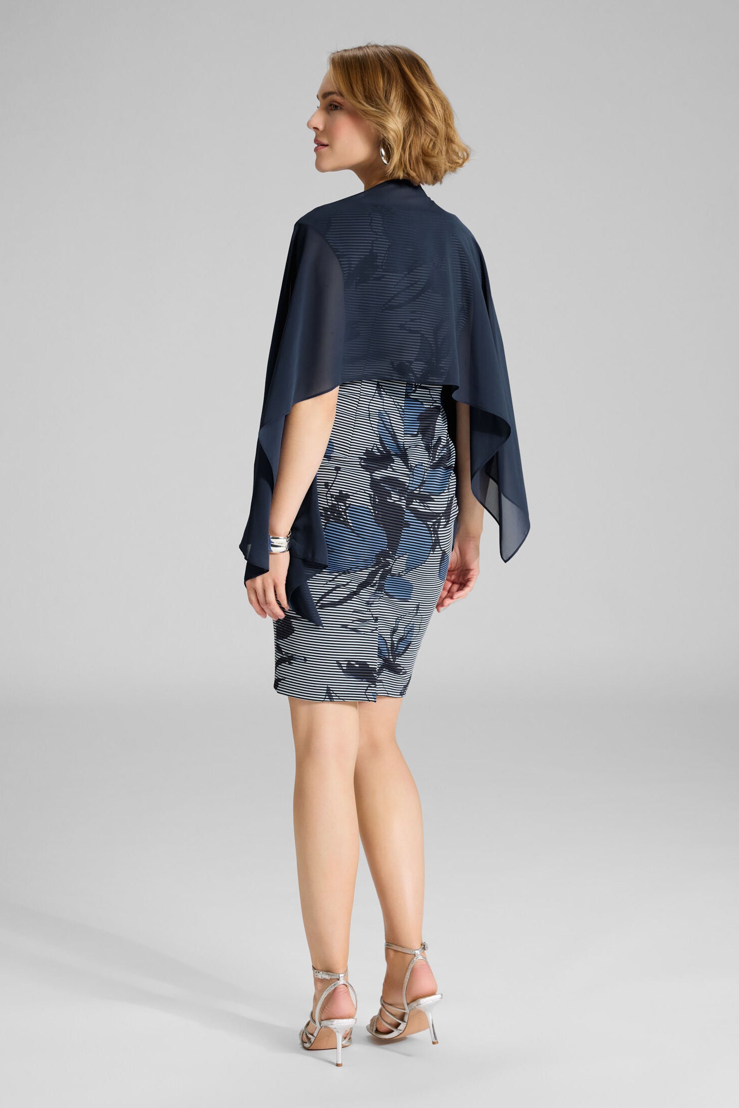 Schlupf-Stola aus Chiffon mit Ärmelschlitzen