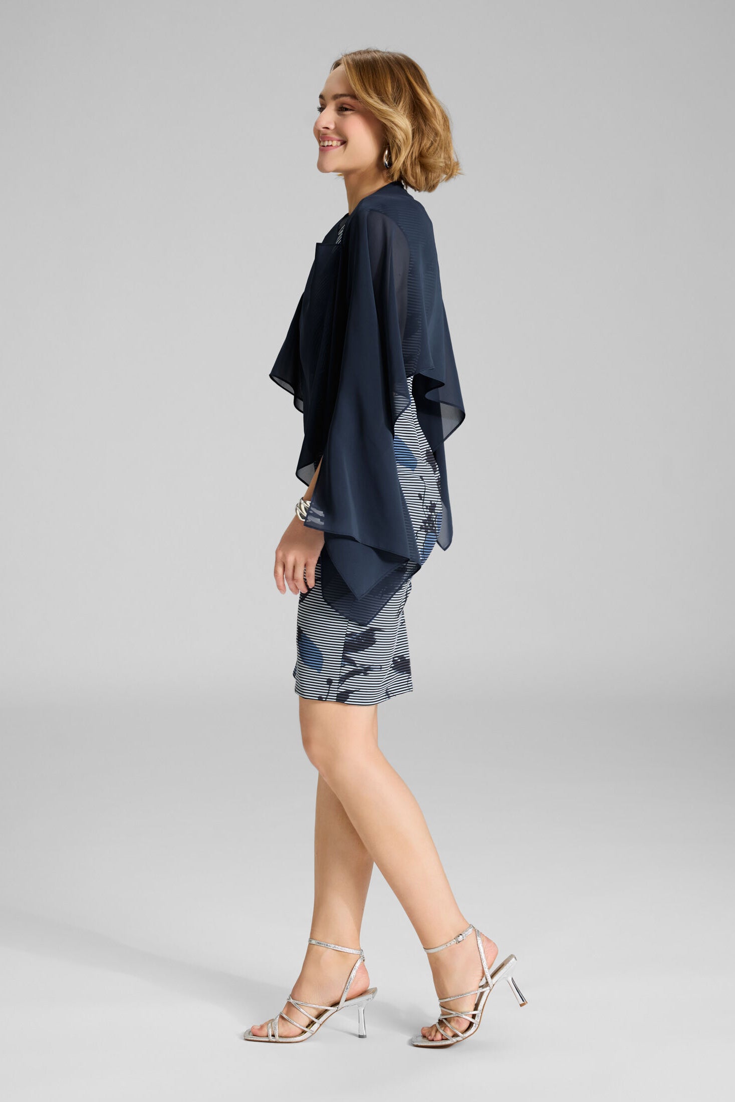 Schlupf-Stola aus Chiffon mit Ärmelschlitzen