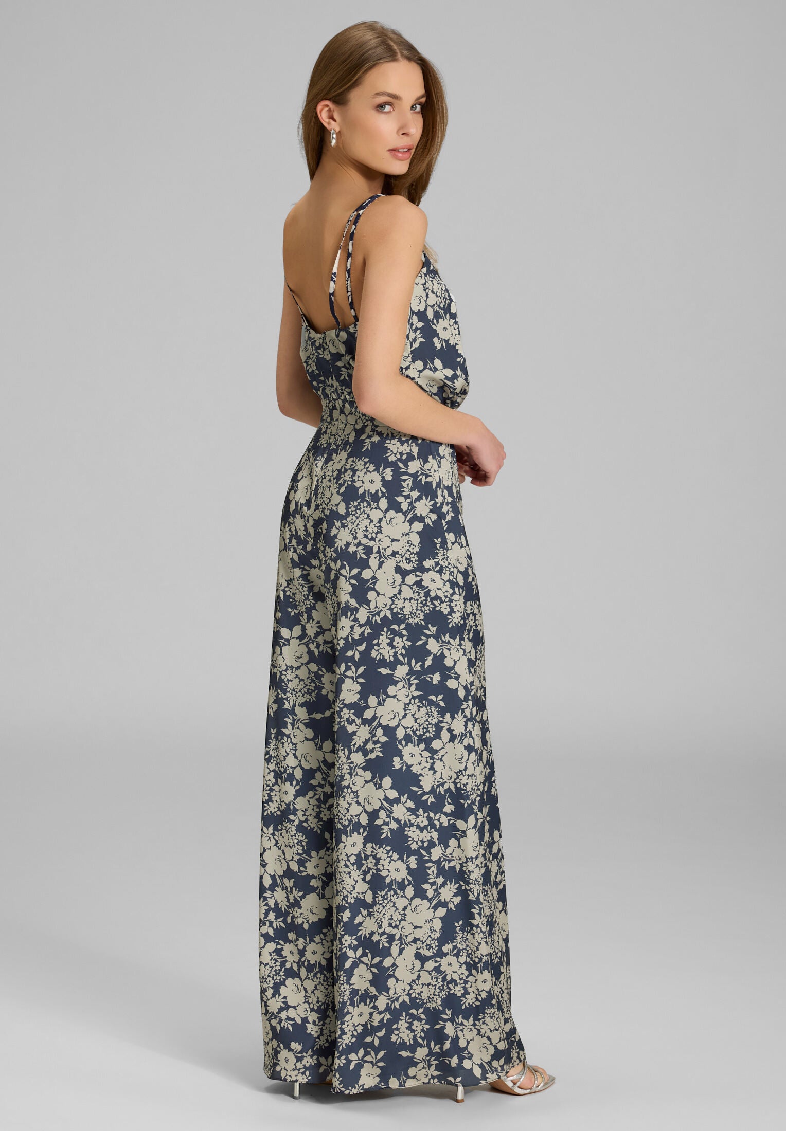 Jumpsuit aus floral bedrucktem Satin mit Spagettiträgern