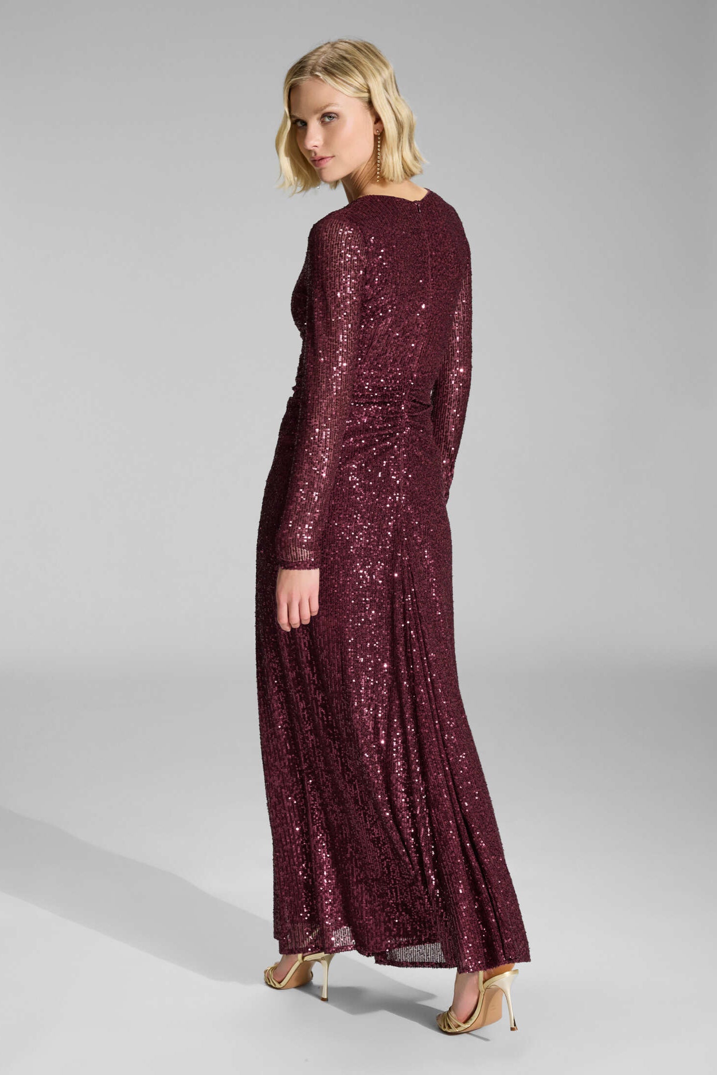 Gerafftes Abendkleid aus elastischer Paillette