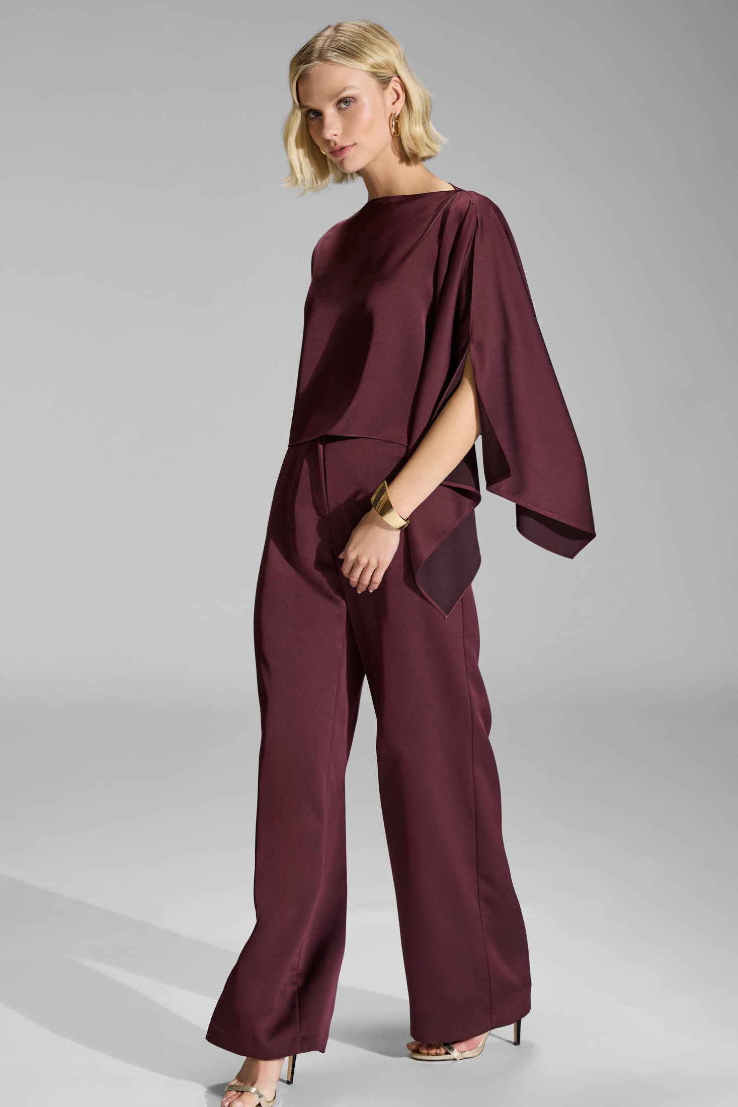 Stola-Top aus Satin mit seitlichen Schlitzen