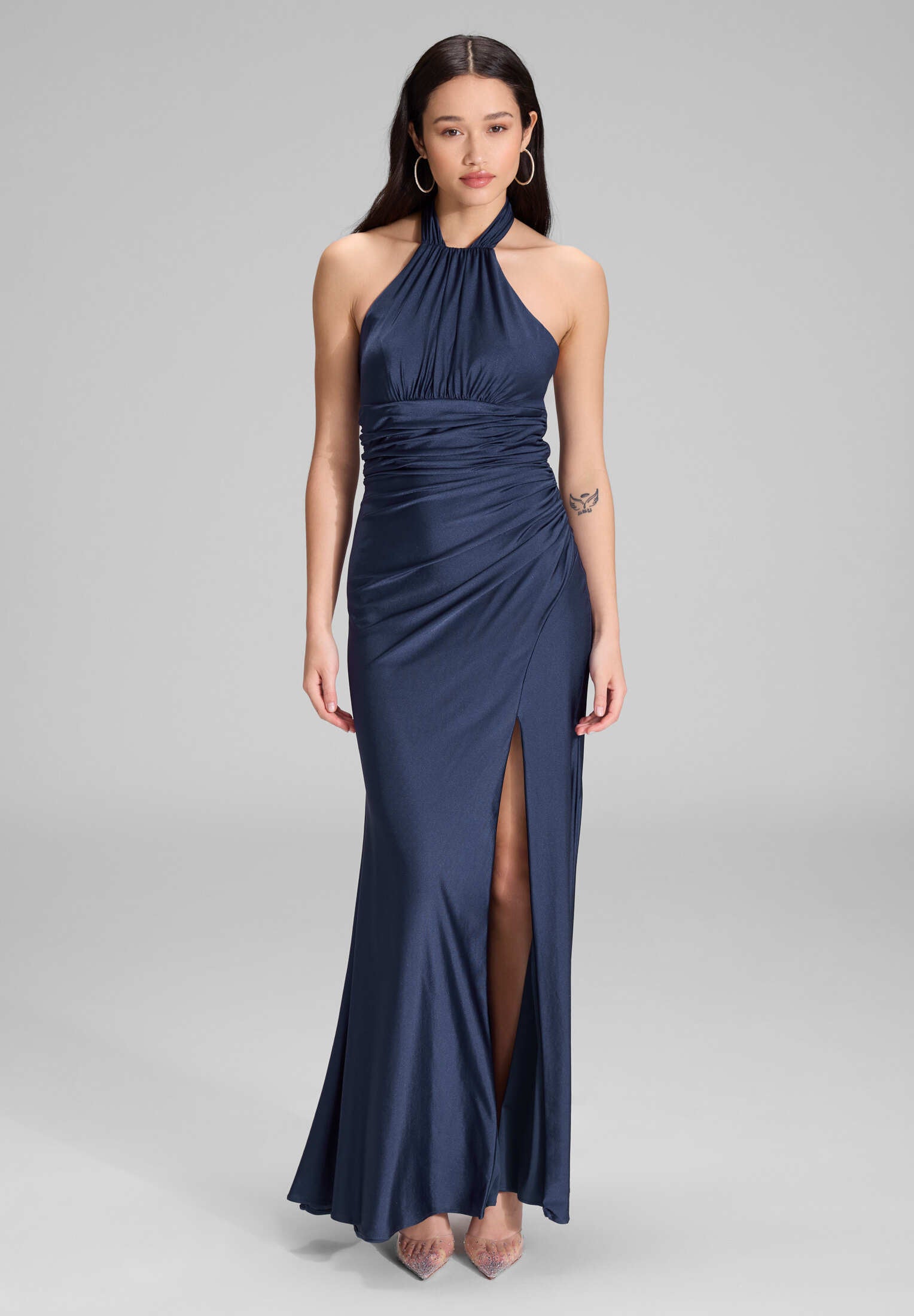 Figurbetontes Neckholder-Kleid aus Jersey navy