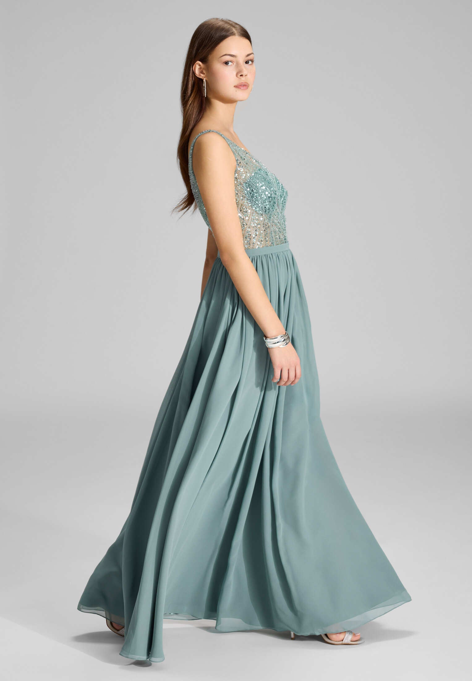 Abendkleid mit Chiffonrock und Stickerei