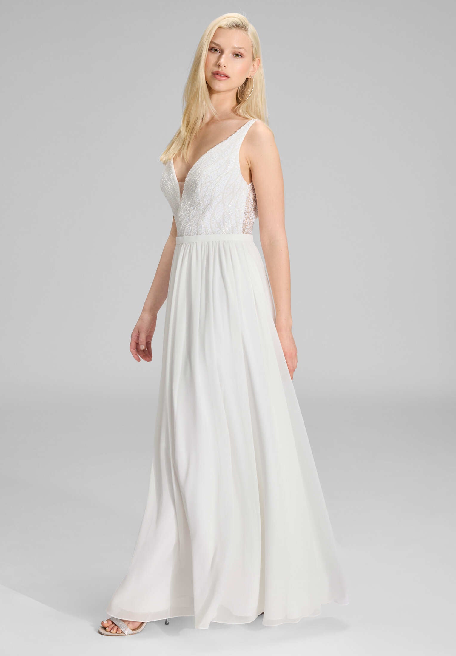 Abendkleid mit Chiffonrock und Stickerei