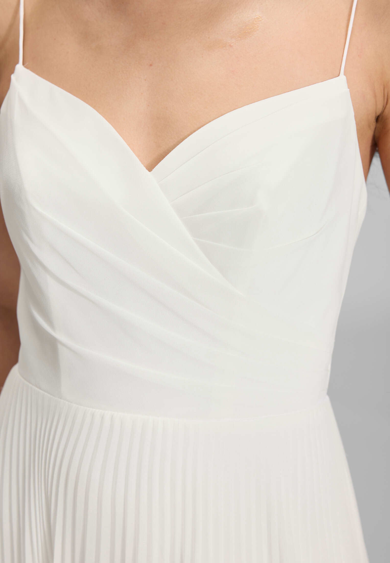 Chiffonkleid mit Plisseerock