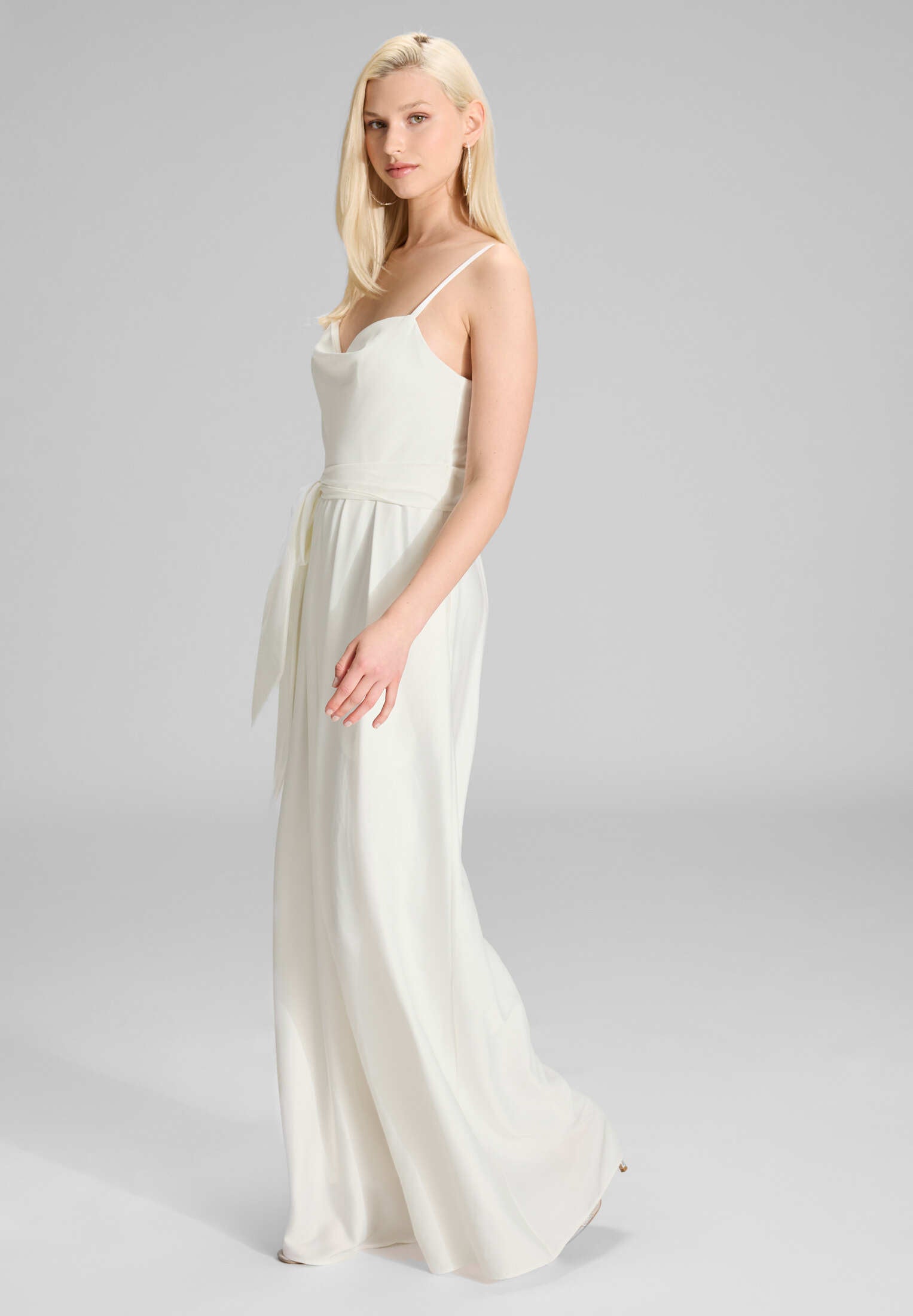 Satin Jumpsuit mit angedeutetem Wasserfallausschnitt