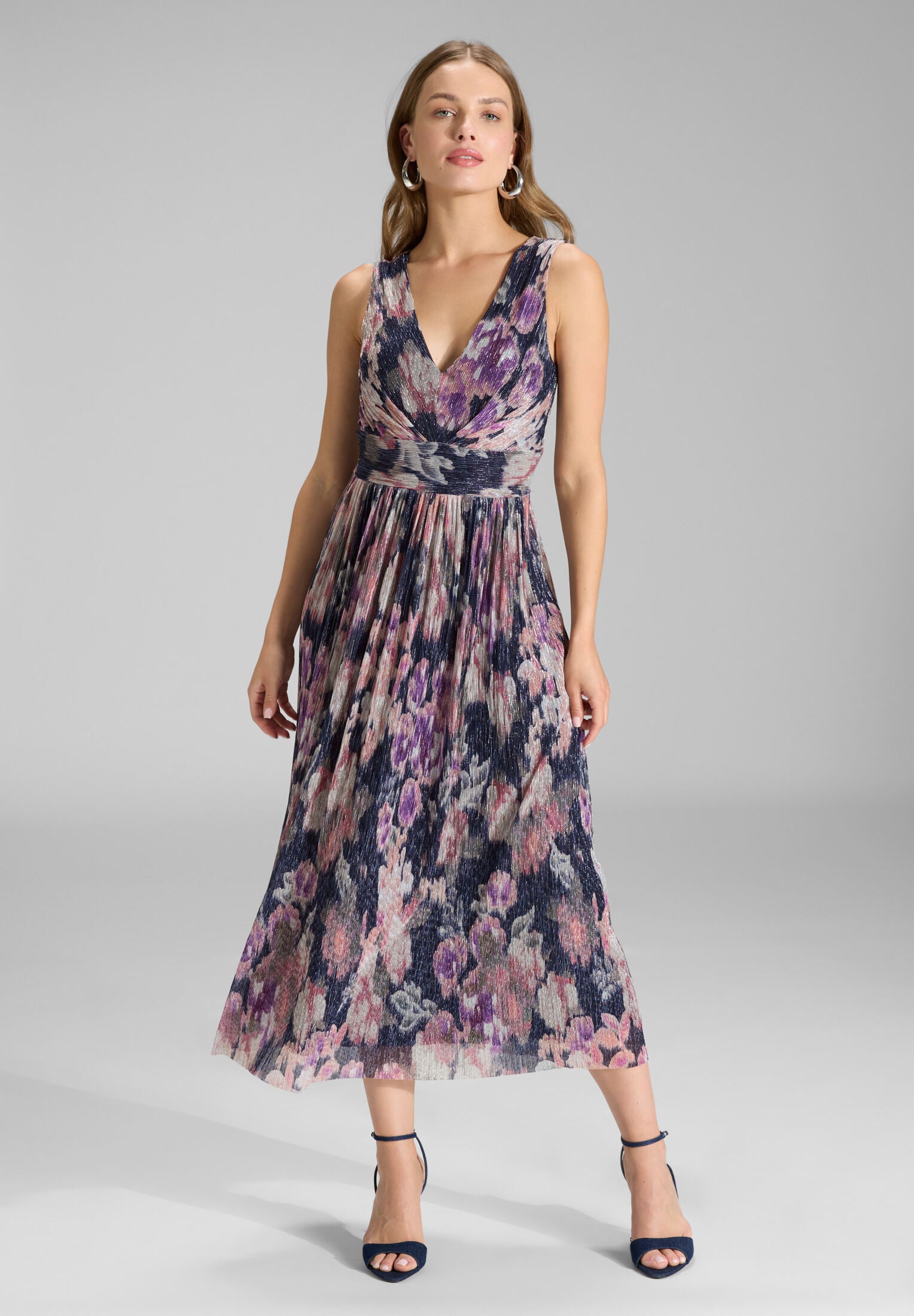 Cocktailkleid aus bedrucktem Plissee Jersey mit V-Ausschnitt navy | vintage pink