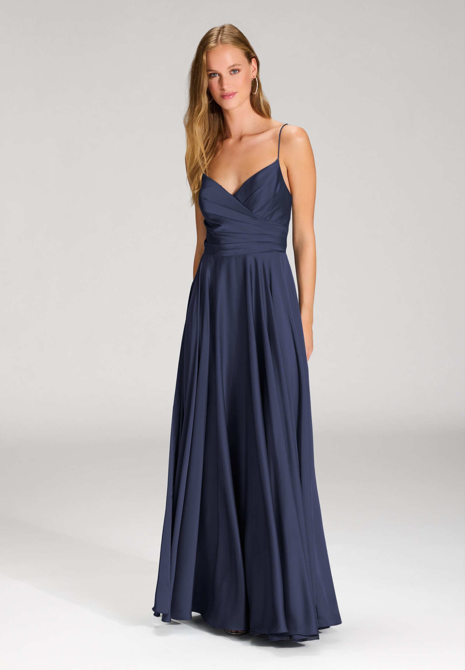 Satinkleid mit Schnürung am Rücken