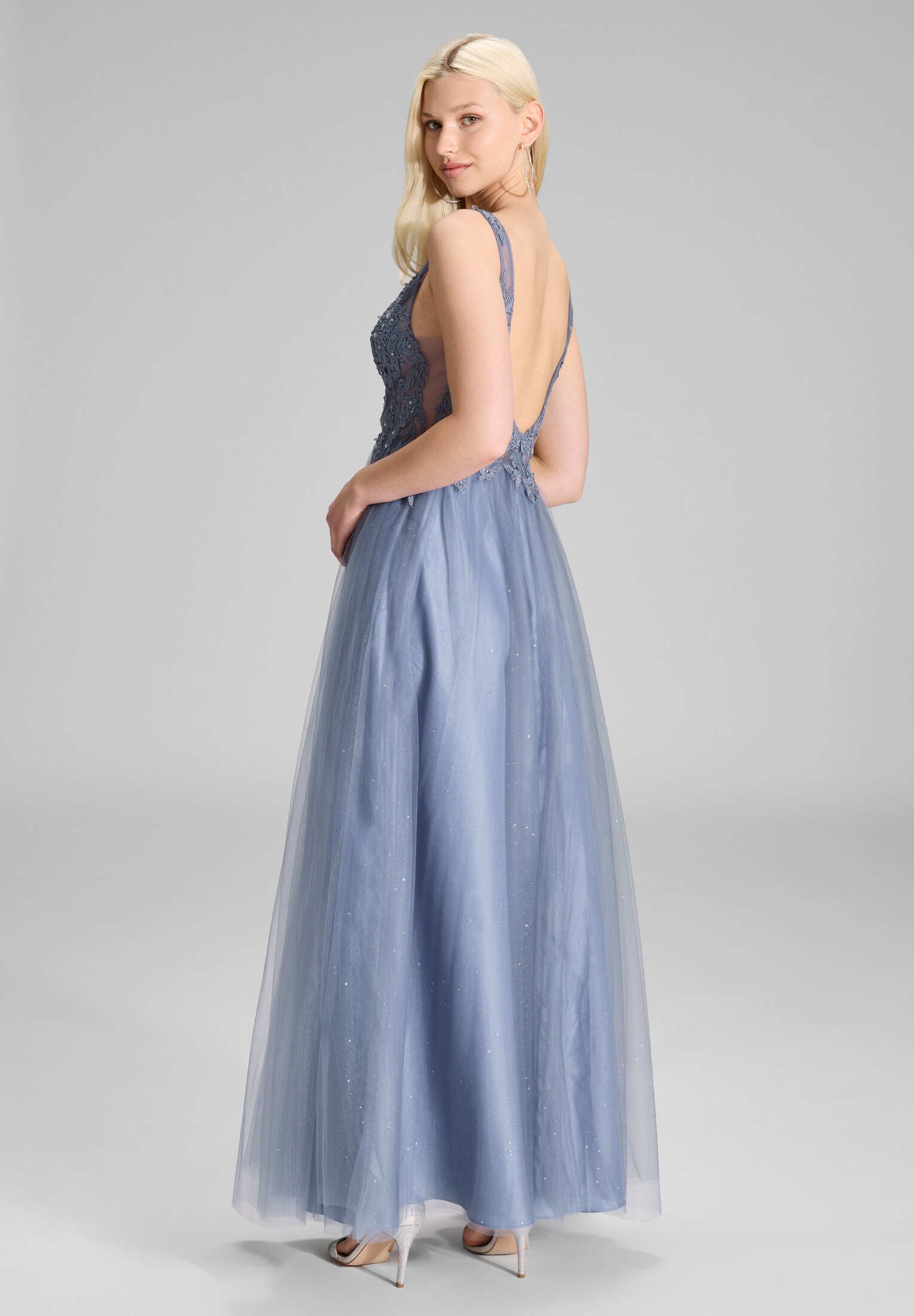 Tüllkleid mit Spitzenstickerei und Glitzereffetkt