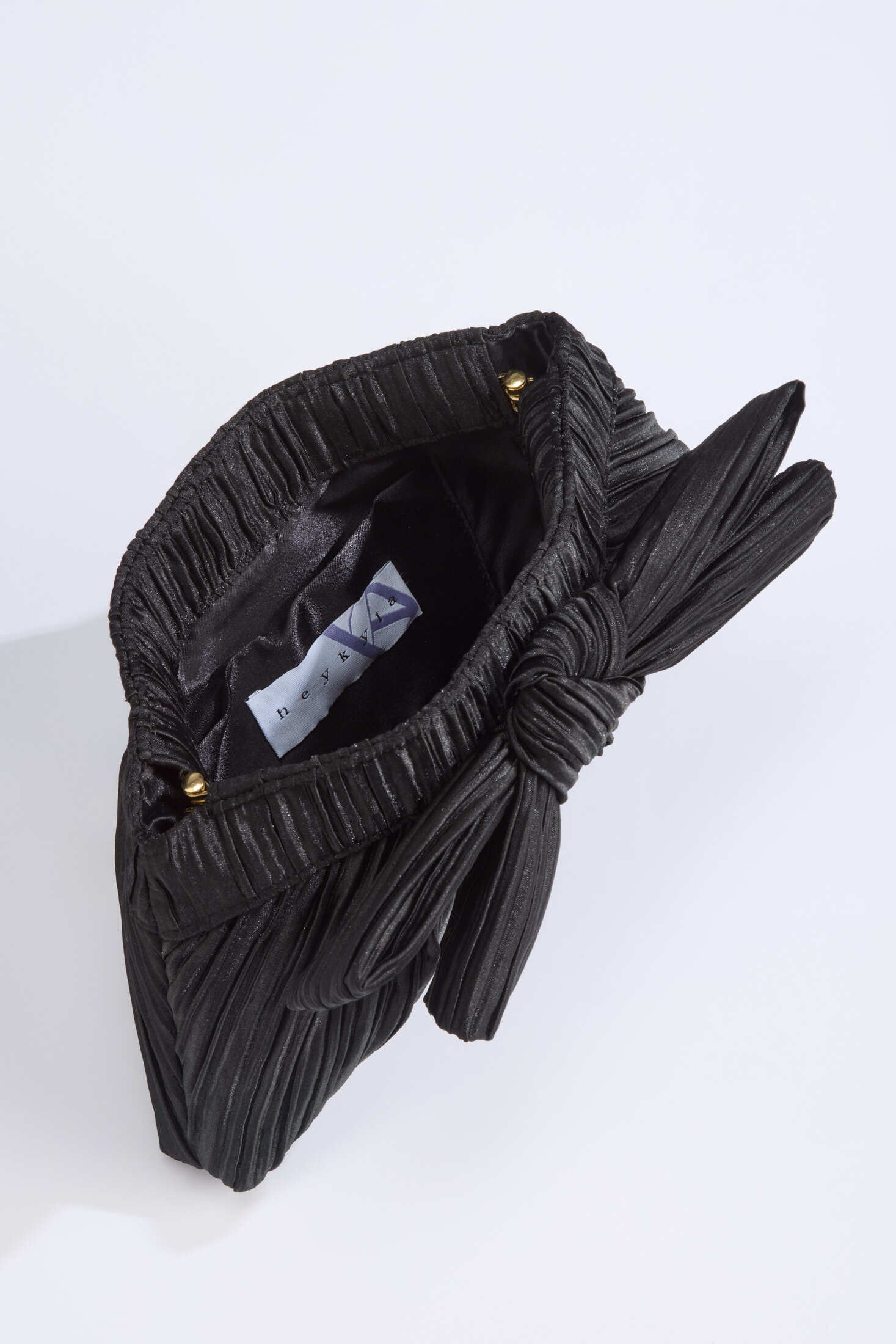 Abendtasche mit Schleifenapplikation