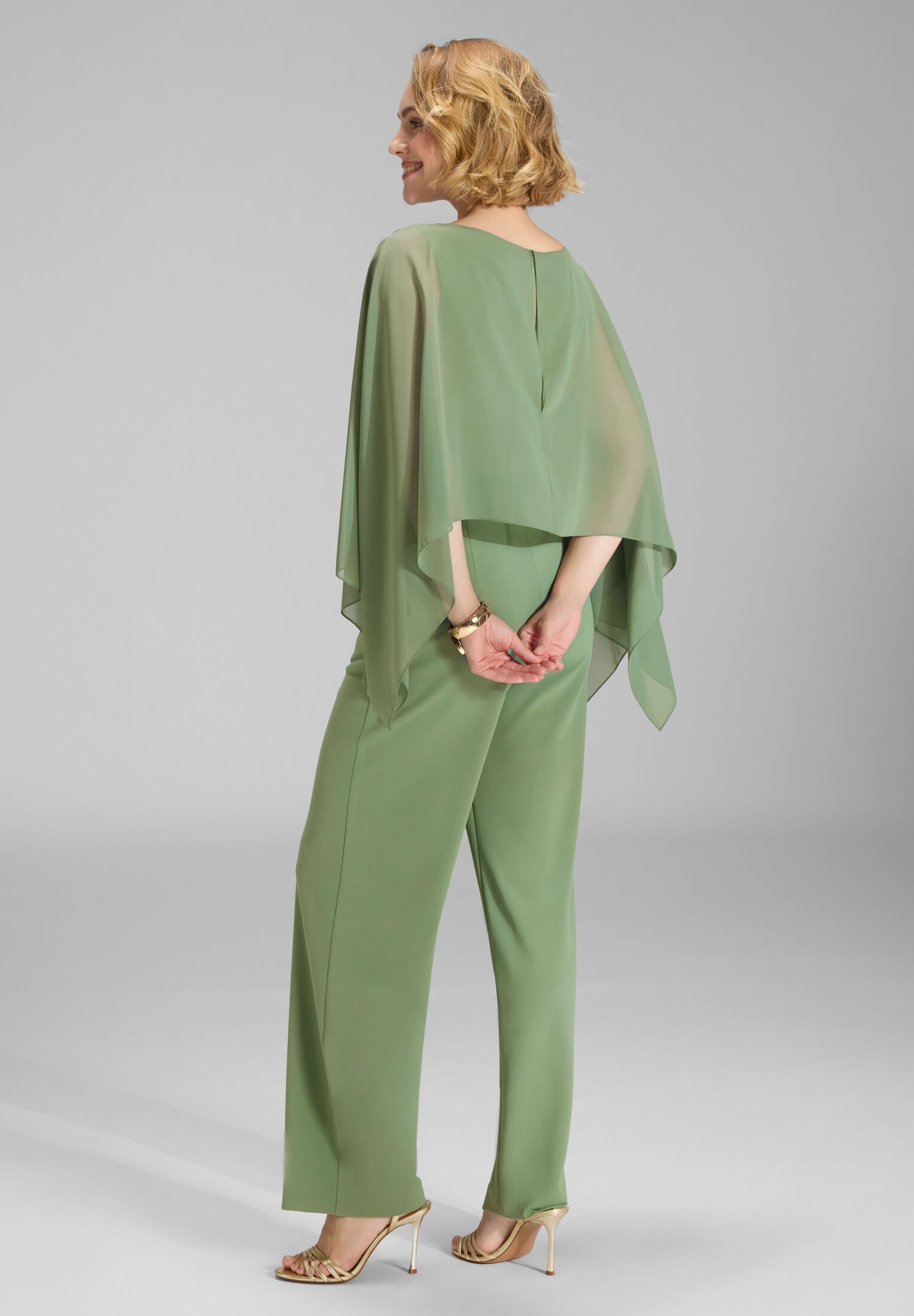 Jumpsuit mit Chiffon Cape