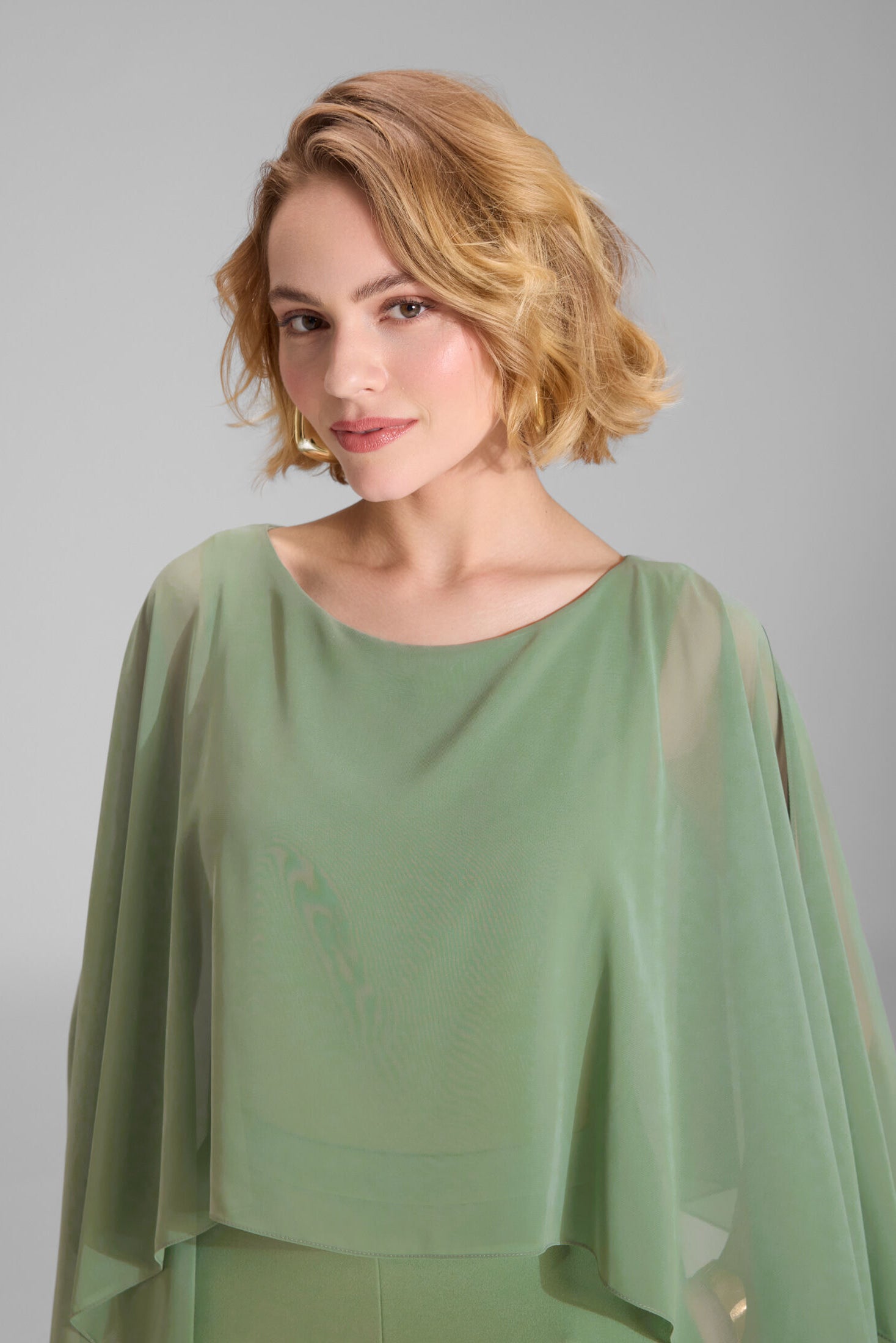 Jumpsuit mit Chiffon Cape