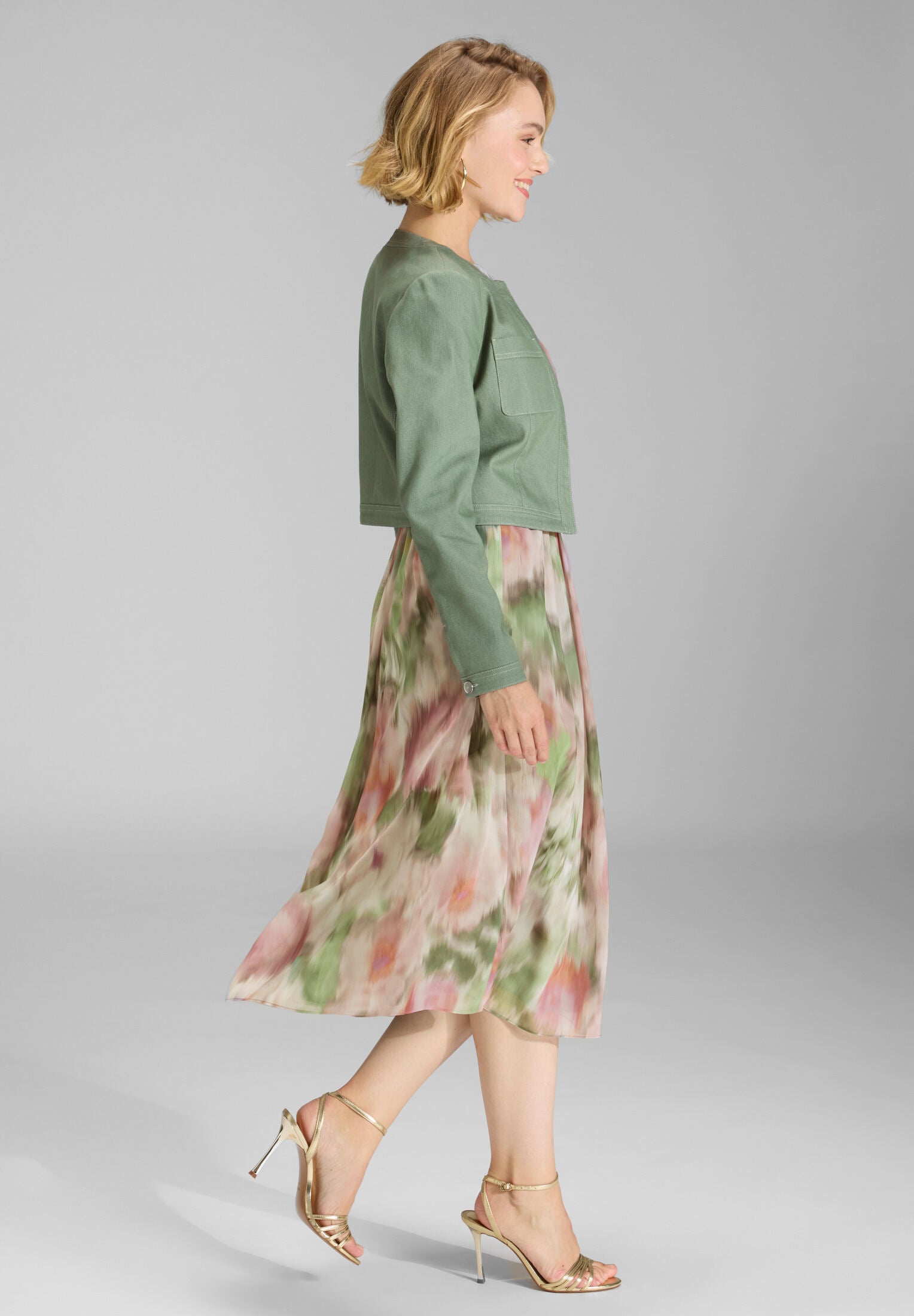 Kurze Jacke aus Stretch Denim mit aufgesetzten Taschen