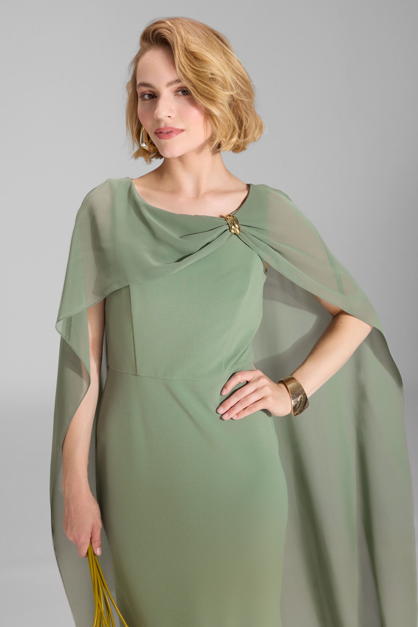 Abendkleid aus Crepe Jersey mit Chiffon Cape und Zierteil