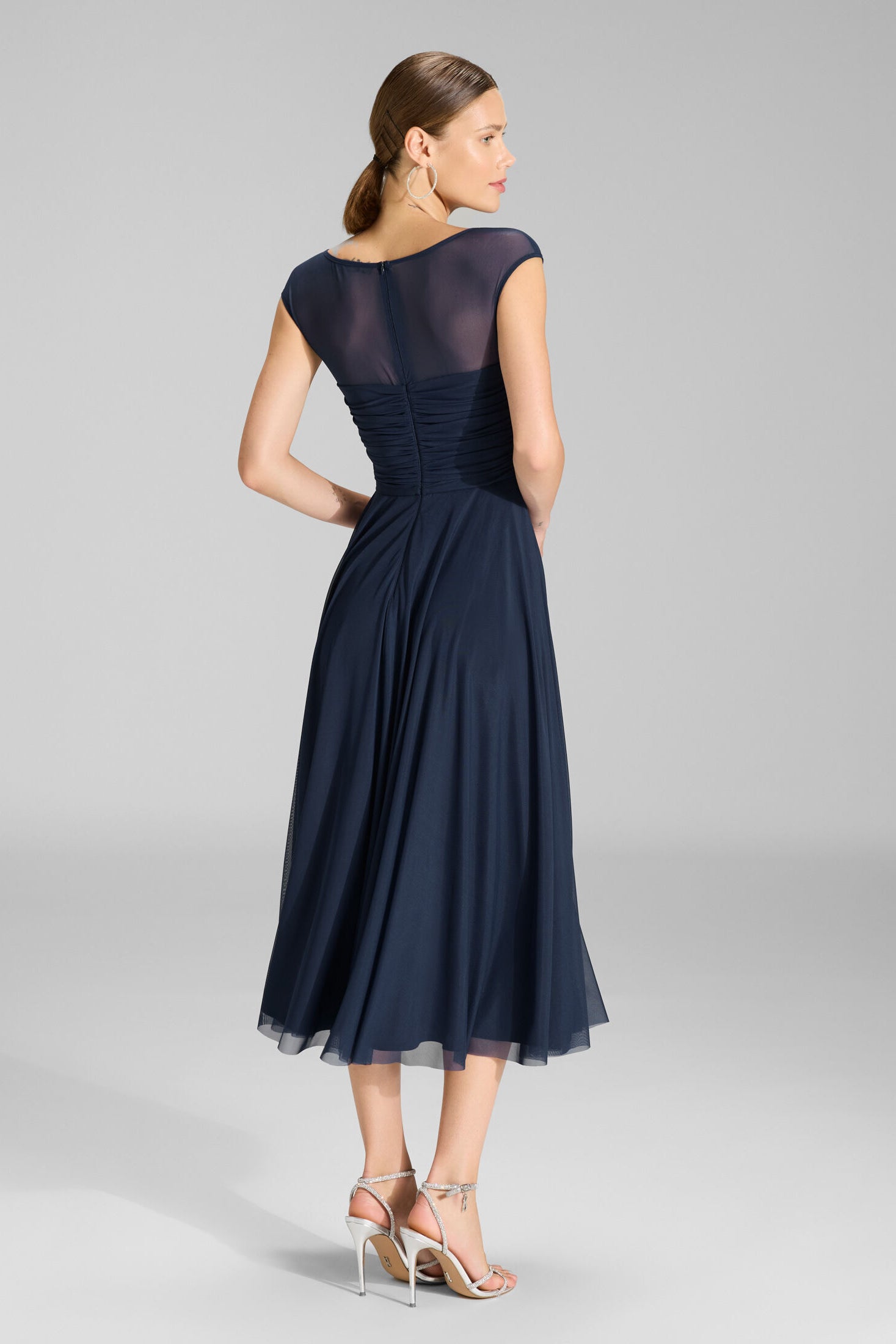 Cocktailkleid aus Mesh mit geraffter Korsage