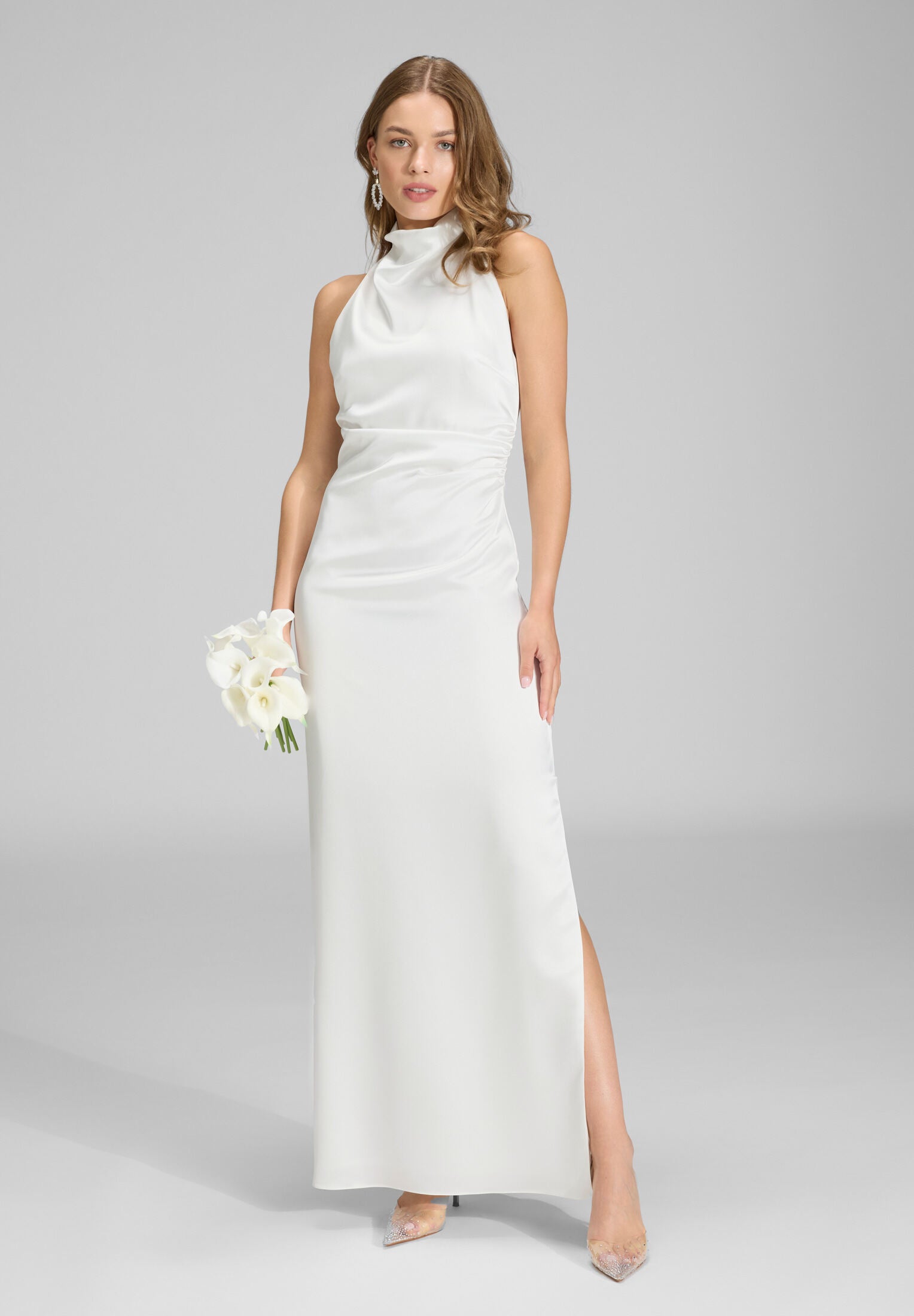 Figurbetontes Abendkleid aus Stretch Satin mit Drapierung am Kragen ivory