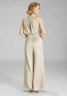 Jumpsuit mit Schluppe aus gehämmertem Satin
