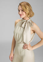 Jumpsuit mit Schluppe aus gehämmertem Satin