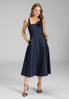 Midi Kleid mit Karree-Ausschnitt aus Dark Denim navy