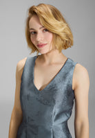 Midi Kleid aus floralem Jacquard mit V-Ausschnitt