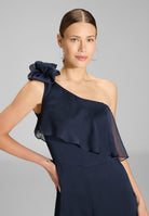 One-Shoulder Jumpsuit aus Crinkle Chiffon mit Blüte