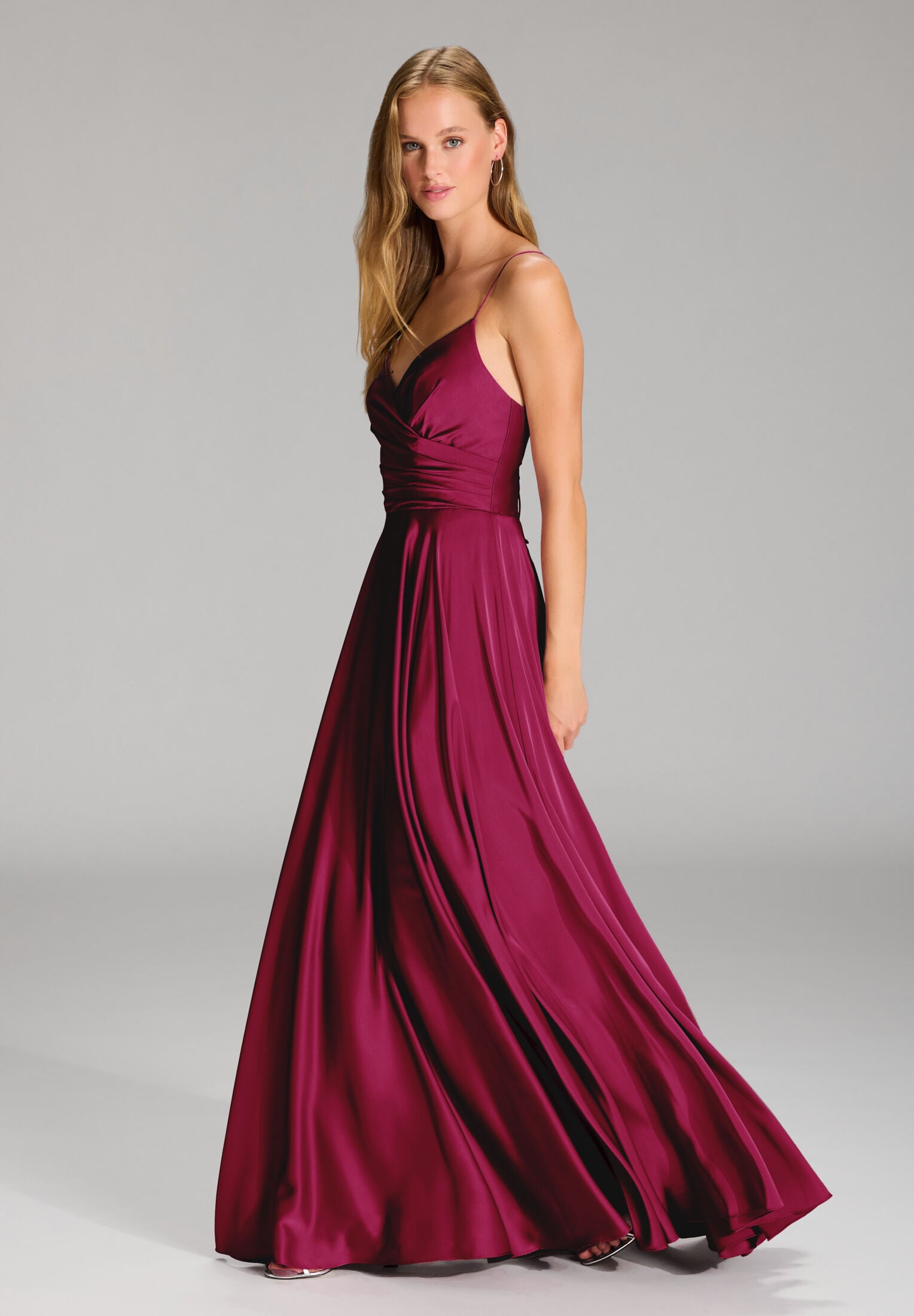 Satinkleid mit Schnürung am Rücken