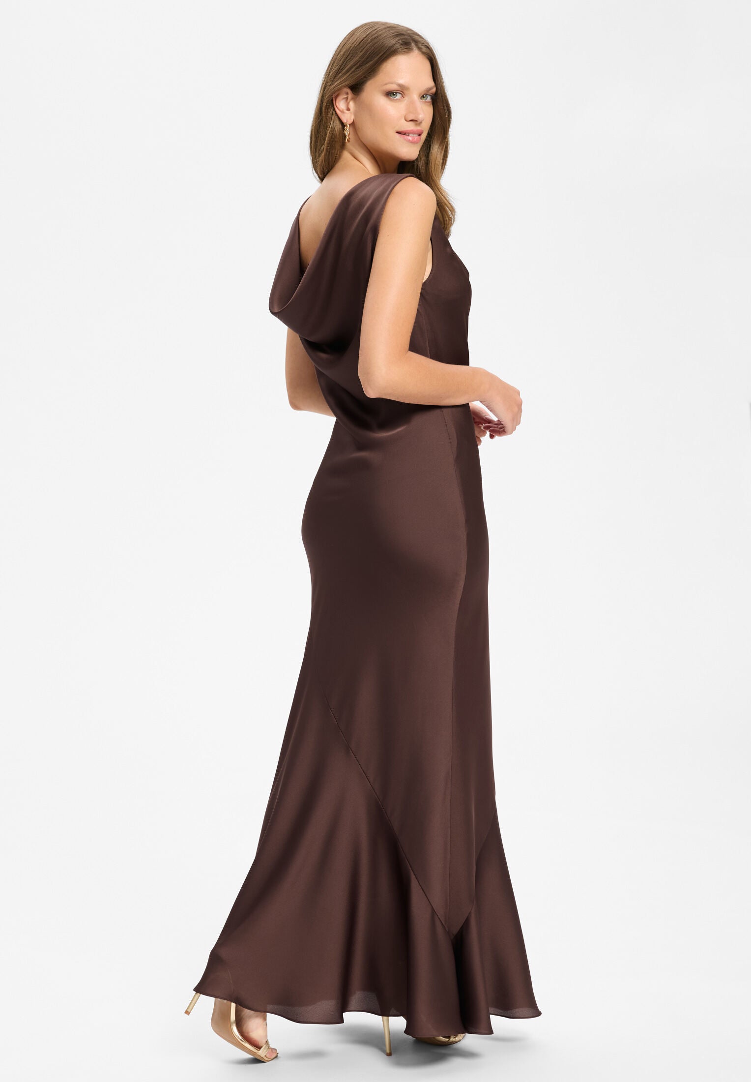 Abendkleid aus nachhaltigem Satin mit Wasserfall Ausschnitt