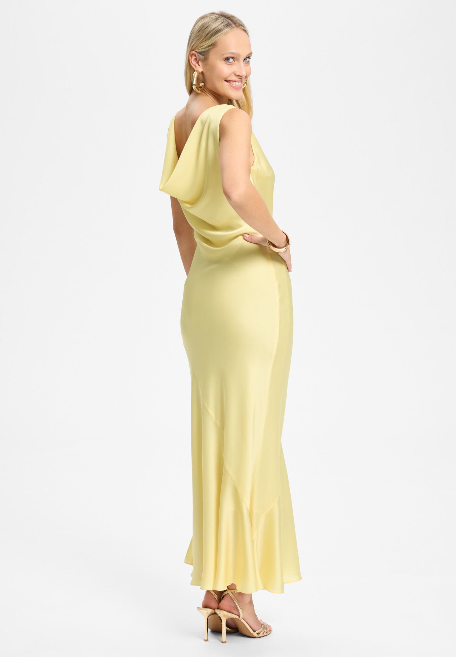 Abendkleid aus Satin mit Wasserfall Ausschnitt