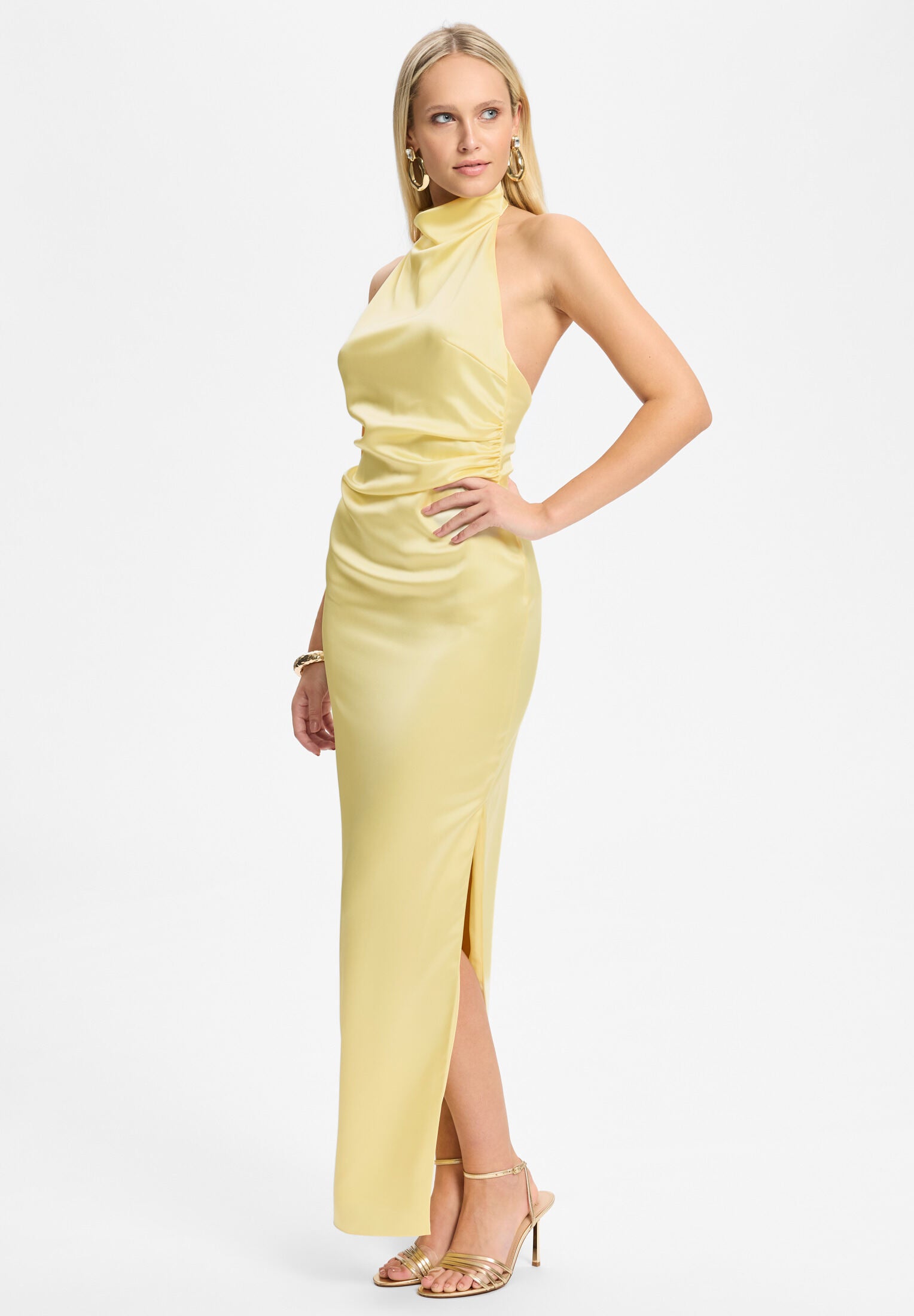 Figurbetontes Abendkleid aus Stretch Satin mit Drapierung am Kragen