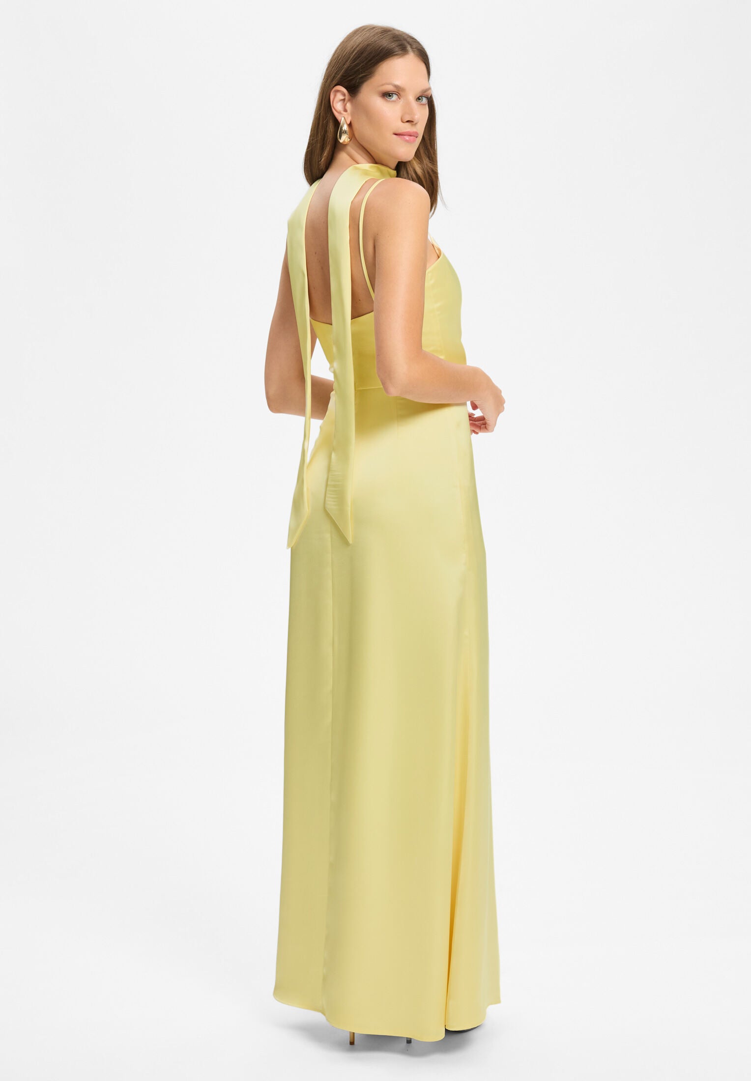 Figurbetontes Abendkleid aus Stretch Satin mit Spaghetti Trägern