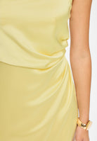 Figurbetontes Abendkleid aus Stretch Satin mit Spaghetti Trägern