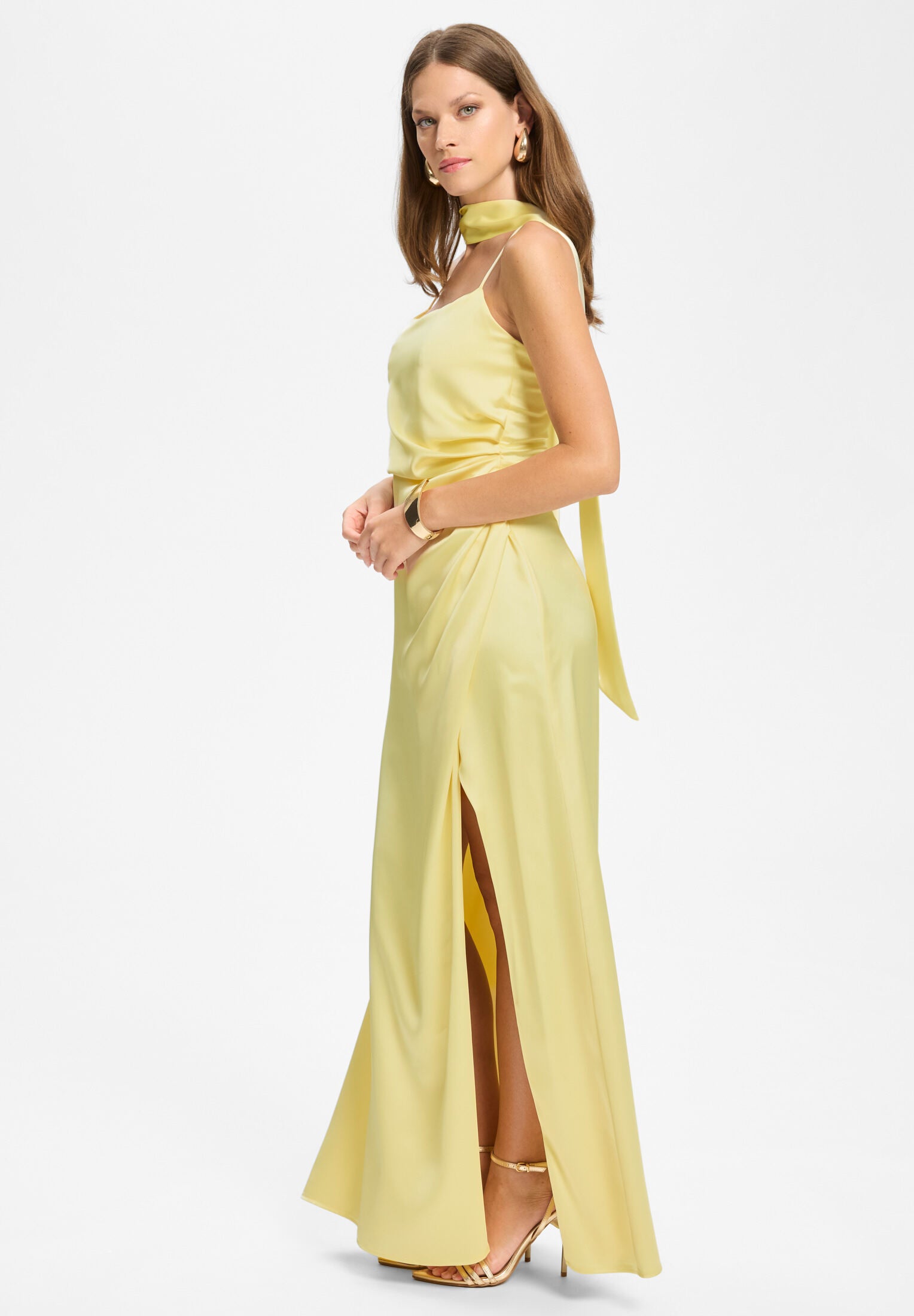 Figurbetontes Abendkleid aus Stretch Satin mit Spaghetti Trägern