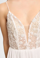 Bodenlanges Abendkleid mit filigraner Stickerei