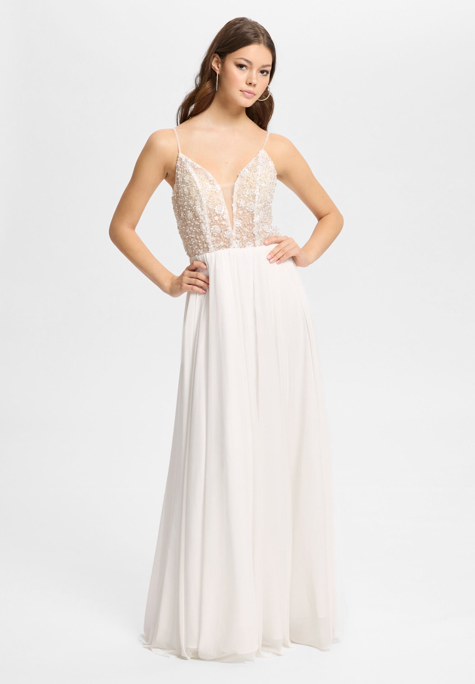 Bodenlanges Abendkleid mit filigraner Stickerei ivory