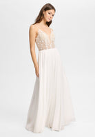 Bodenlanges Abendkleid mit filigraner Stickerei