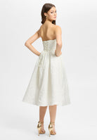 Ausgestelltes Jaquard-Kleid in Midilänge