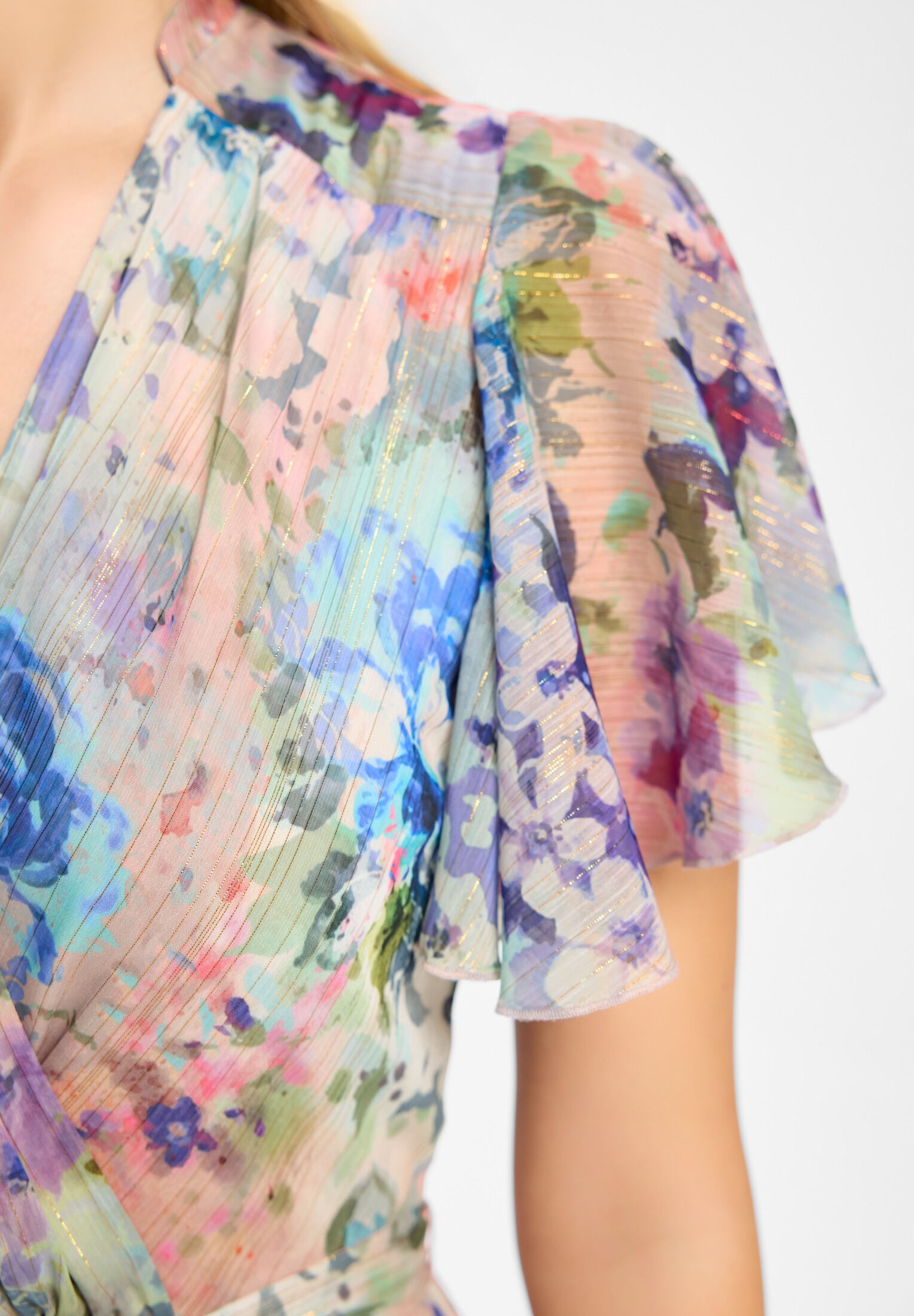 Midi Kleid in Wickel Optik aus bedrucktem Chiffon mit Metallicfäden