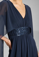 Abendkleid mit Cape aus Chiffon