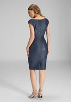 Cocktailkleid aus foliertem Jersey in Bouclé Optik mit Drapierungen