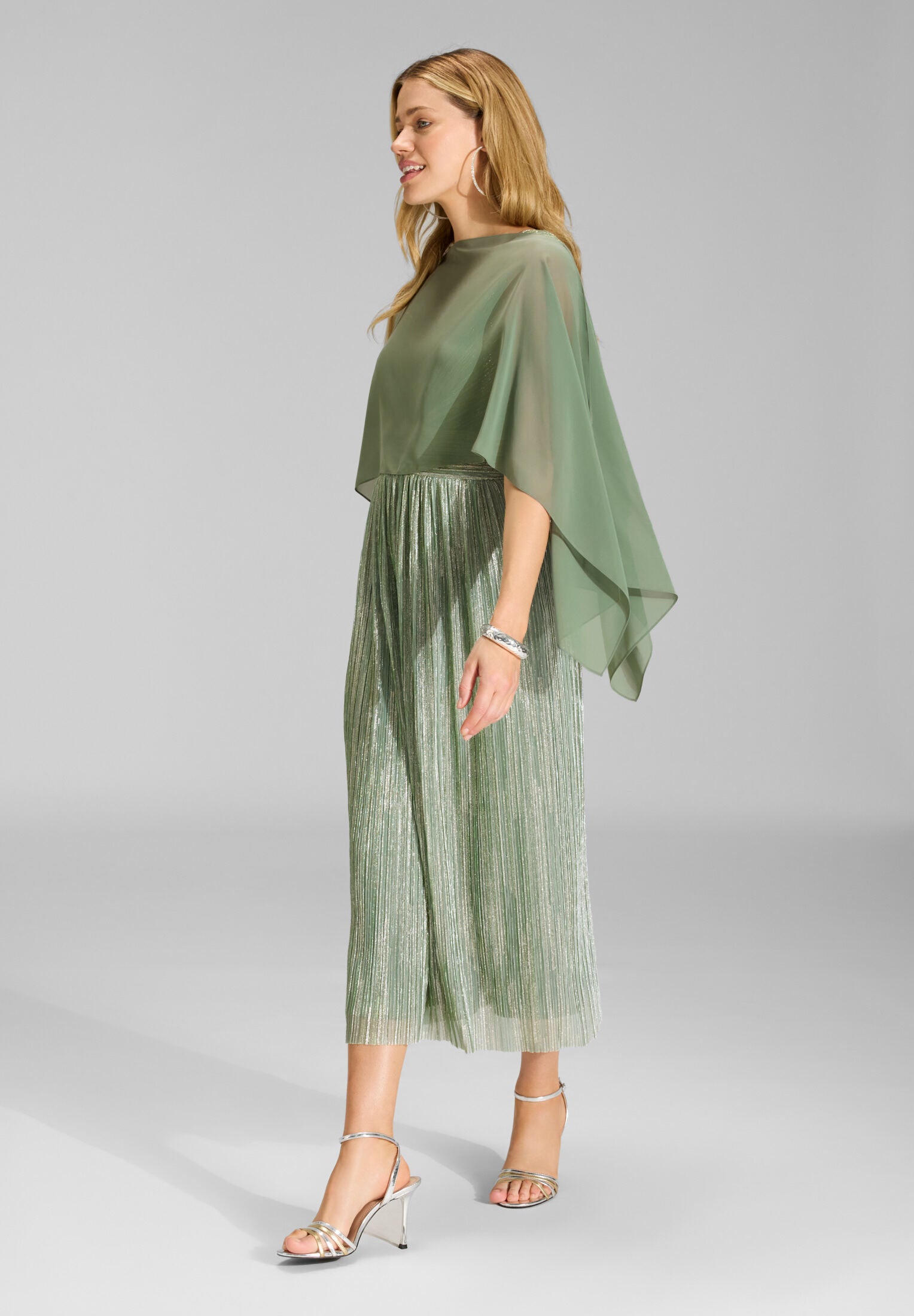 Schlupf-Stola aus Chiffon mit Ärmelschlitzen