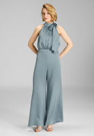 Jumpsuit mit Schluppe aus gehämmertem Satin ice blue