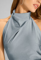 Abendkleid aus Jersey Satin mit Drapierung am Kragen