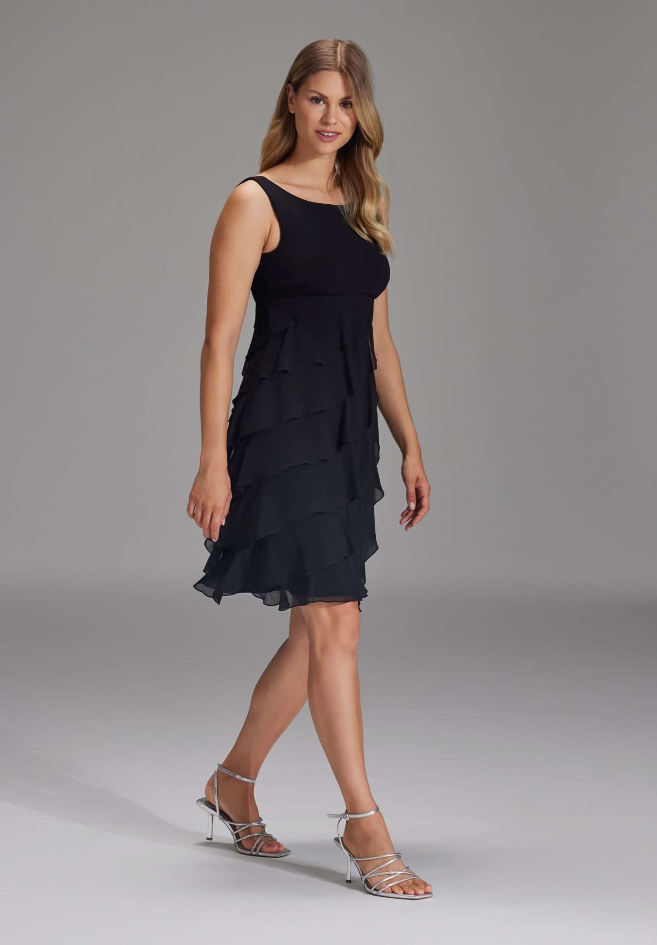 Kurzes Jerseykleid in Lagenoptik