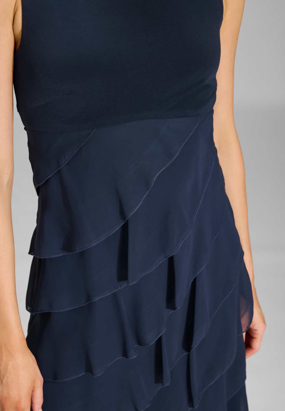 Kurzes Jerseykleid in Lagenoptik