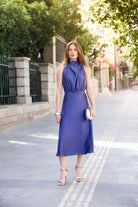 Midi Kleid aus nachhaltigem Satin mit Drapierung am Kragen future blue