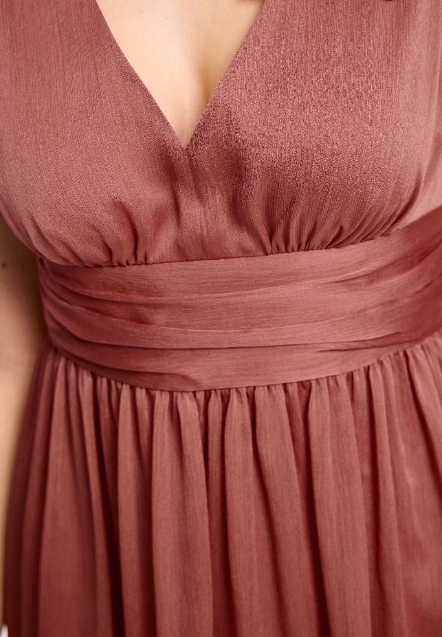 Cocktailkleid aus Crinkle Chiffon mit Volant Detail