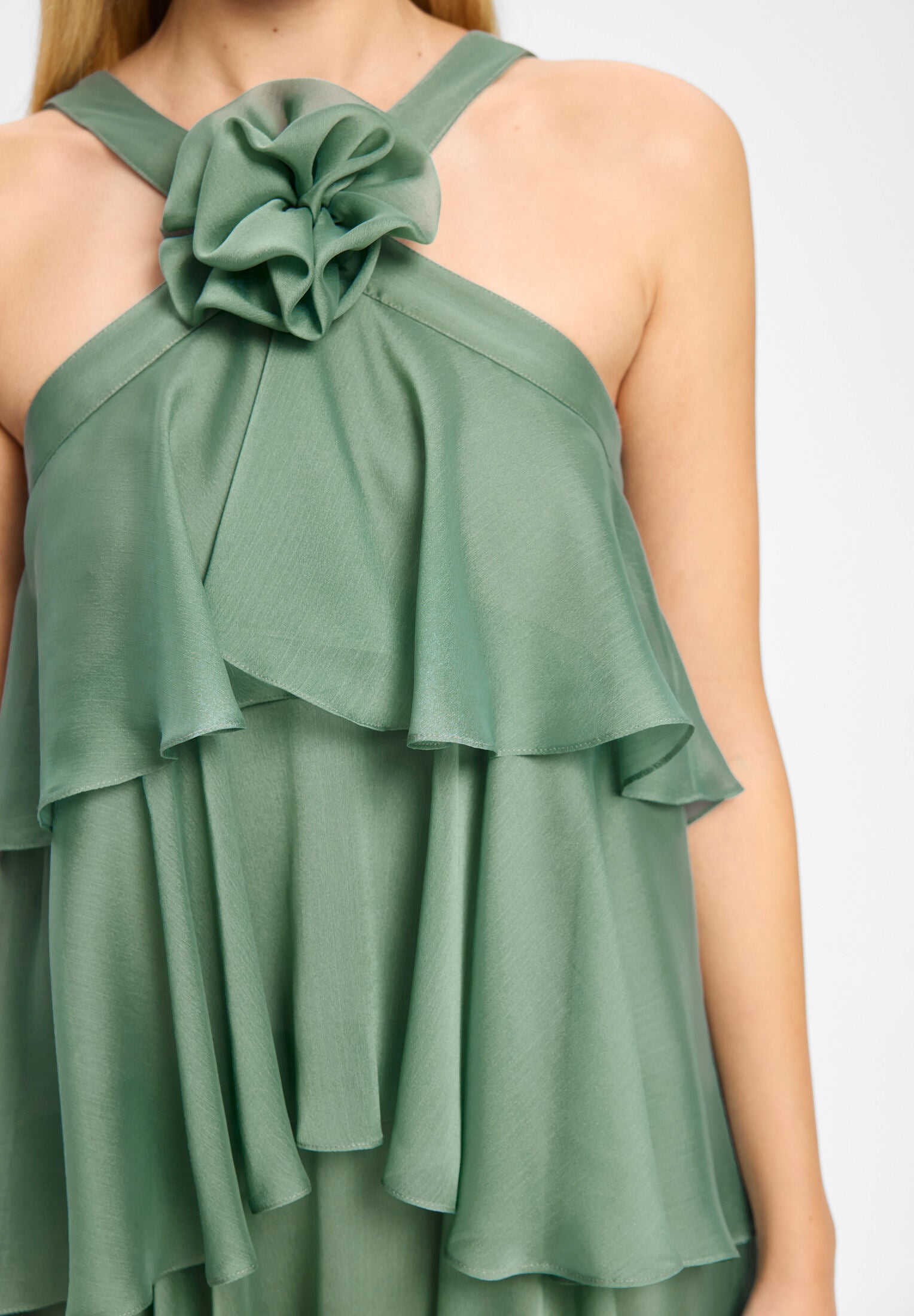 Abendkleid aus Crinkle Chiffon mit gestuften Volants