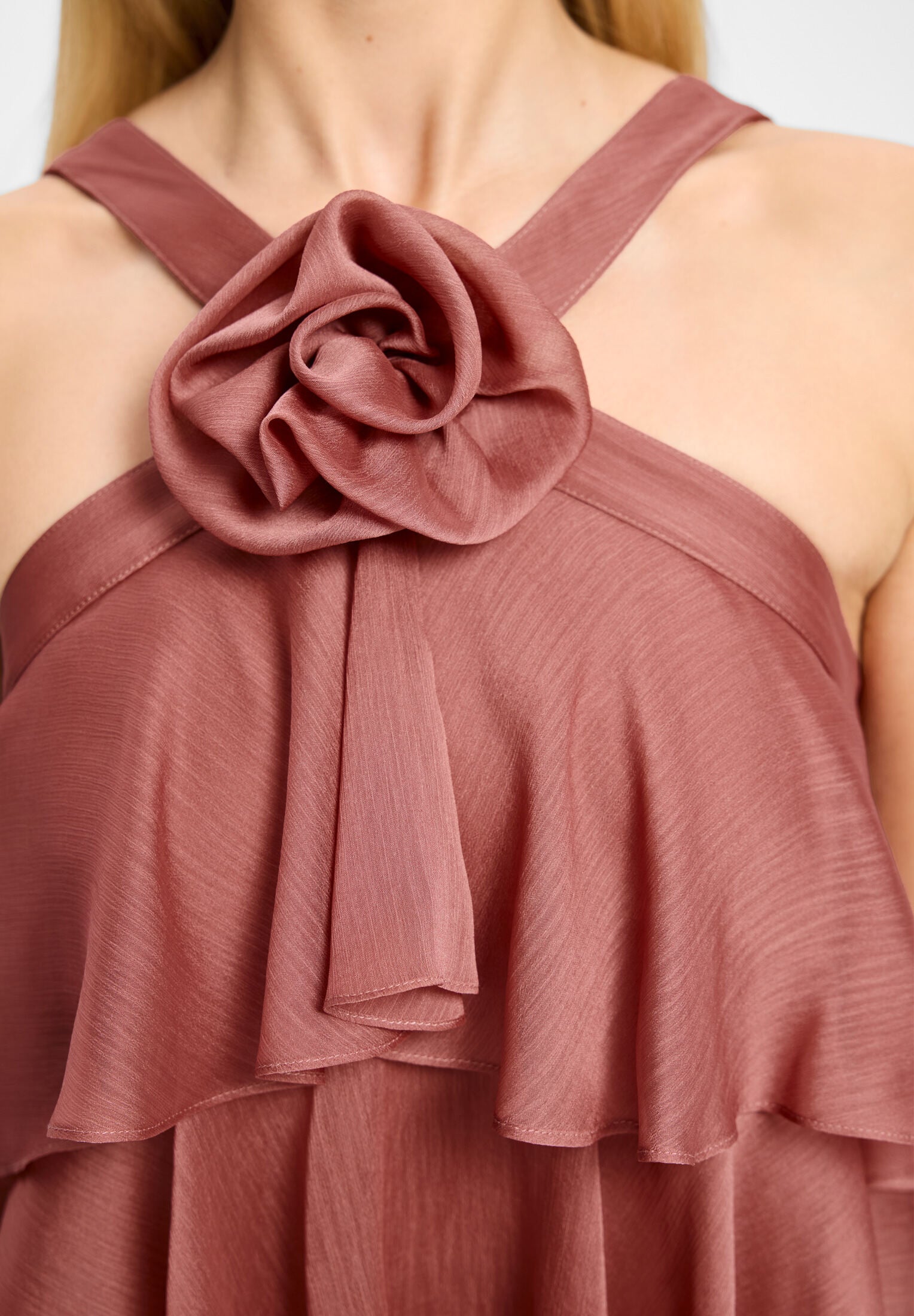 Abendkleid aus Crinkle Chiffon mit gestuften Volants