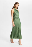 Midikleid aus Satin mit Rückenausschnitt