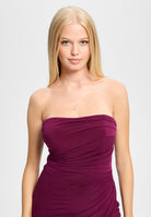 Figurbetontes Abendkleid mit Beinschlitz